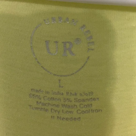 Urban real sunshine yellow crop top size L, super cute and comfortable - Picture 4 of 5